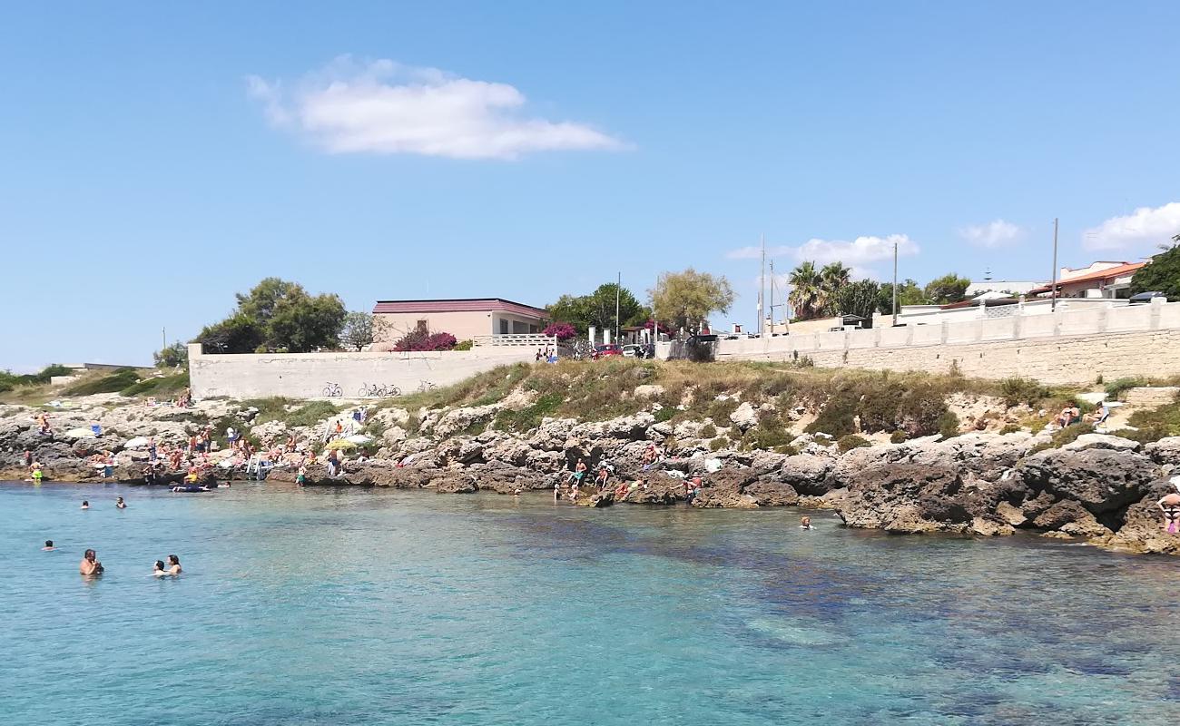 Photo de Spiaggia di Porto Franco avec roches de surface