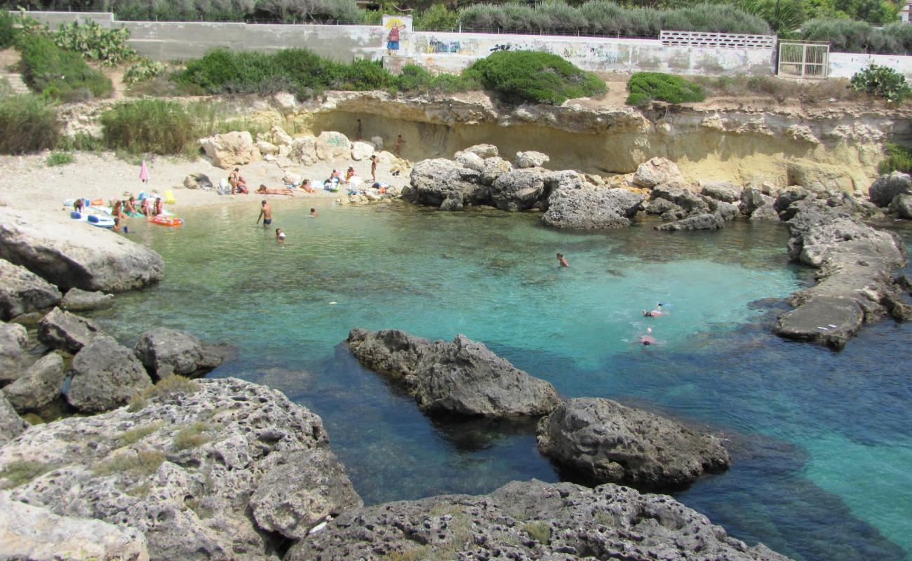 Photo de Via Bouganville beach avec sable brun de surface