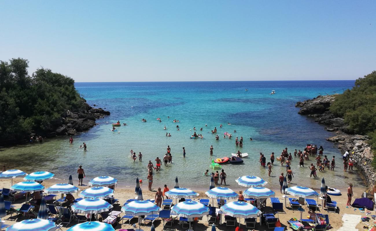 Photo de Mon Reve Hotel beach avec sable brun de surface