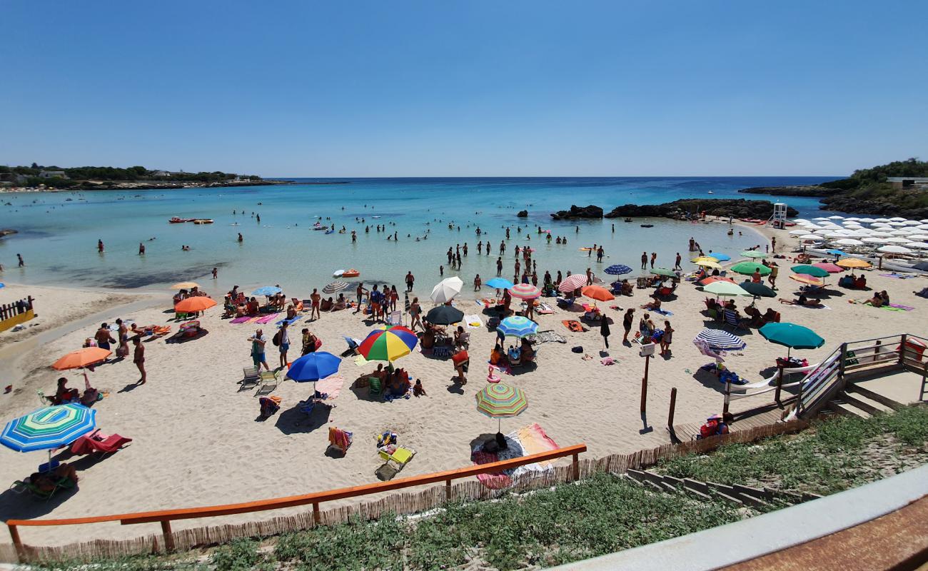 Photo de Plage de Baia delle Canne avec sable brun de surface