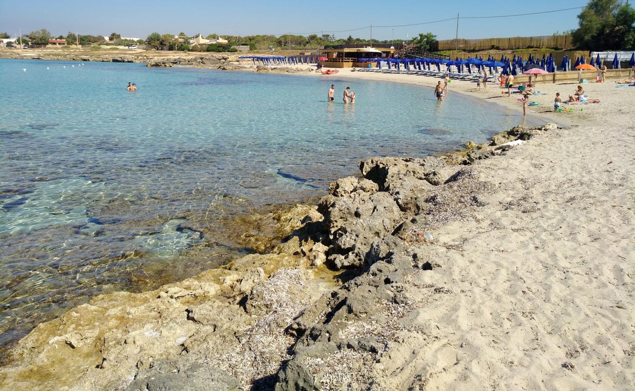 Photo de Tridakna beach avec sable fin brun de surface