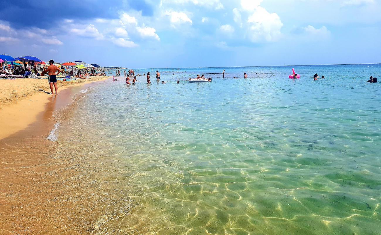 Photo de Spiaggia Di Campomarino avec sable lumineux de surface