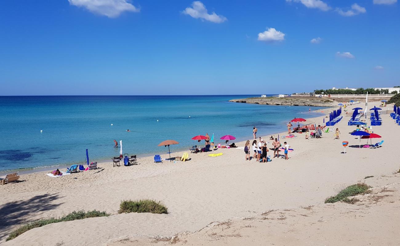 Photo de Cesareo beach avec sable lumineux de surface