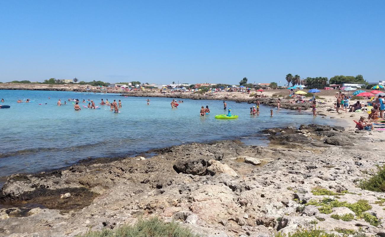 Photo de Spiaggia del Frascone avec sable lumineux de surface