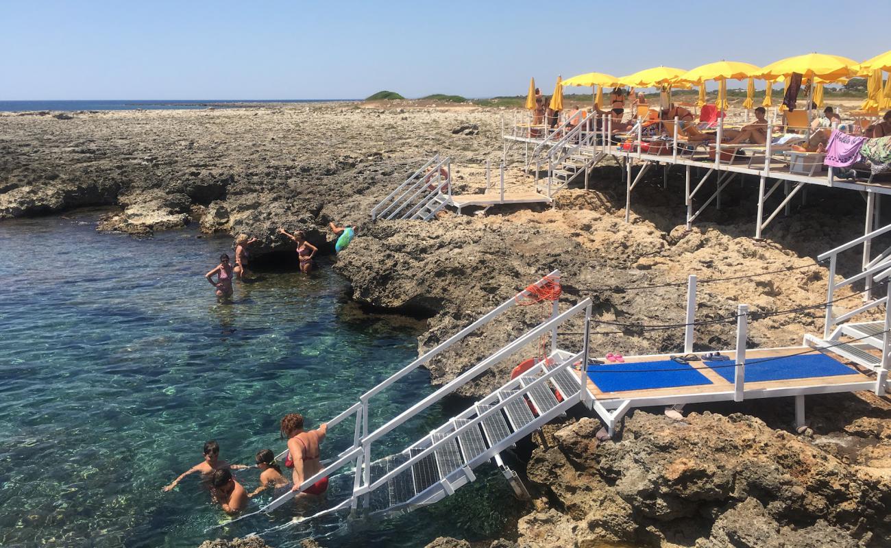 Photo de Spiaggia di Serra Cicora II avec béton de surface