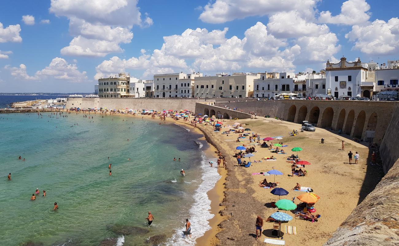 Photo de Spiaggia della Purita avec sable lumineux de surface