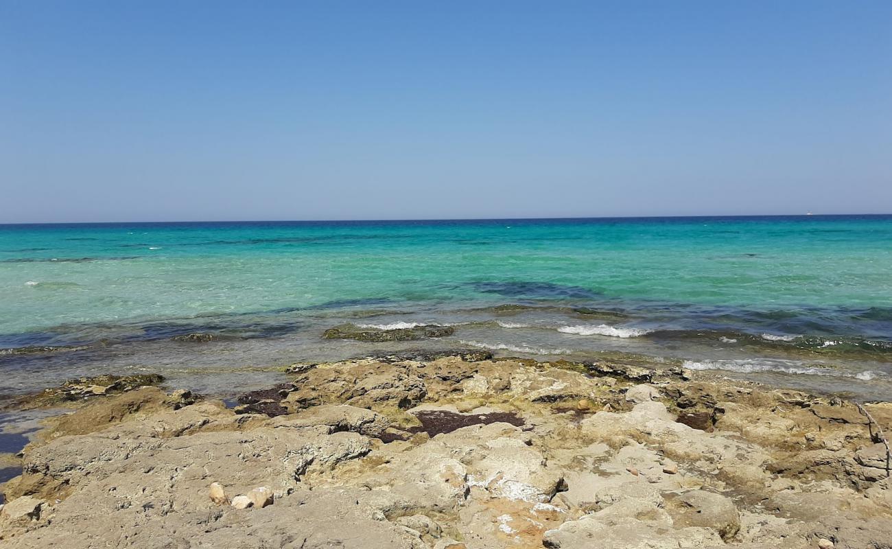 Photo de Calette Punta Pizzo avec sable lumineux de surface