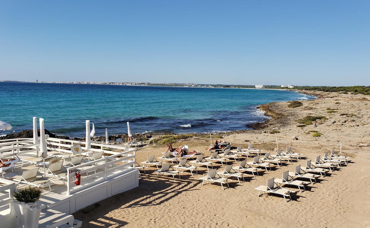 Photo de Spiaggia di Punta della Suina avec béton de surface