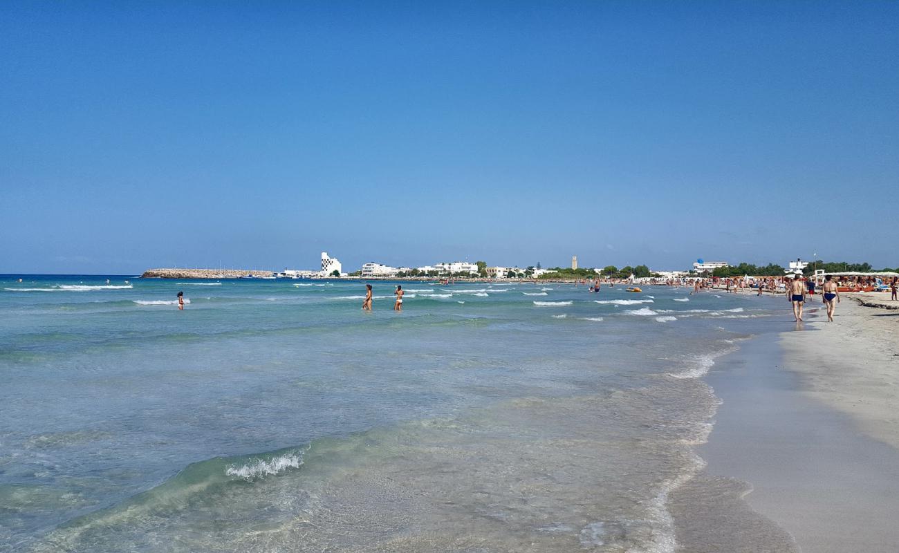 Photo de Plage de Torre San Giovanni avec sable beige de surface