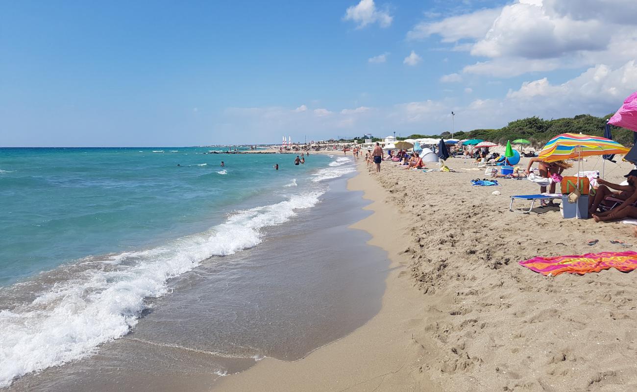 Photo de Spiaggia di Via G.Battista avec sable fin et lumineux de surface
