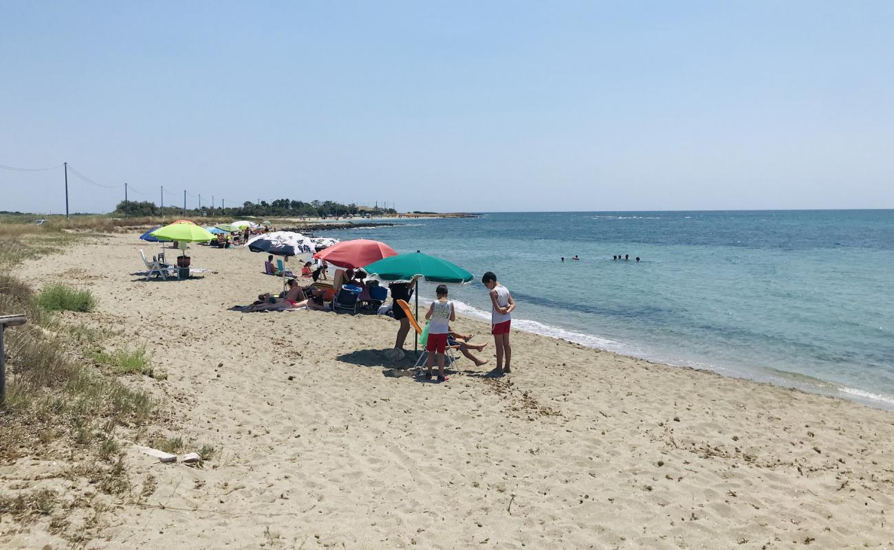 Photo de beach of Paduli avec sable lumineux de surface