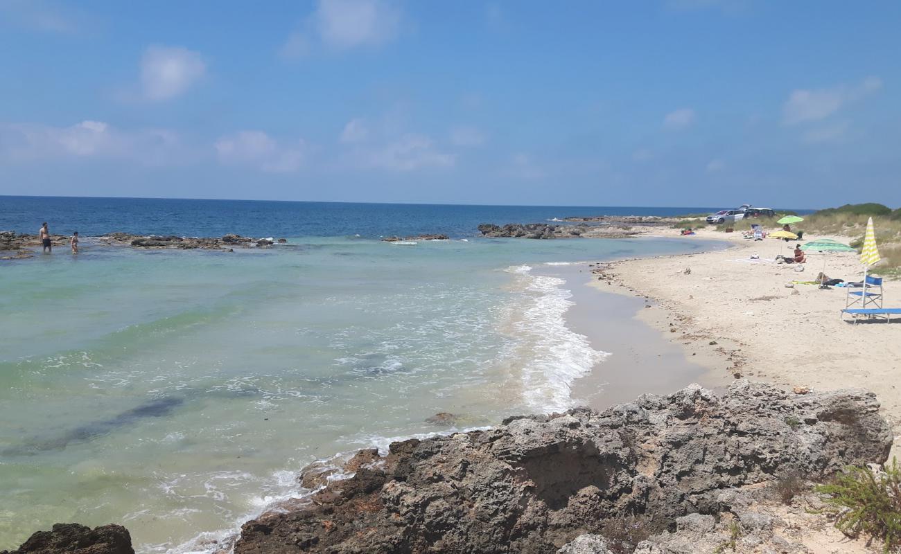 Photo de Spiaggia calette di salve avec sable fin et lumineux de surface