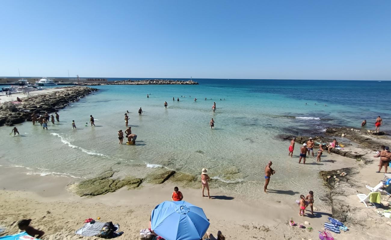 Photo de Spiaggia di Torre Vado avec sable fin et lumineux de surface