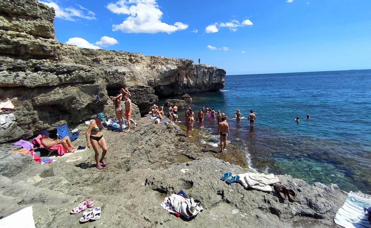 Photo de Spiaggia della Grotta Verde avec roches de surface