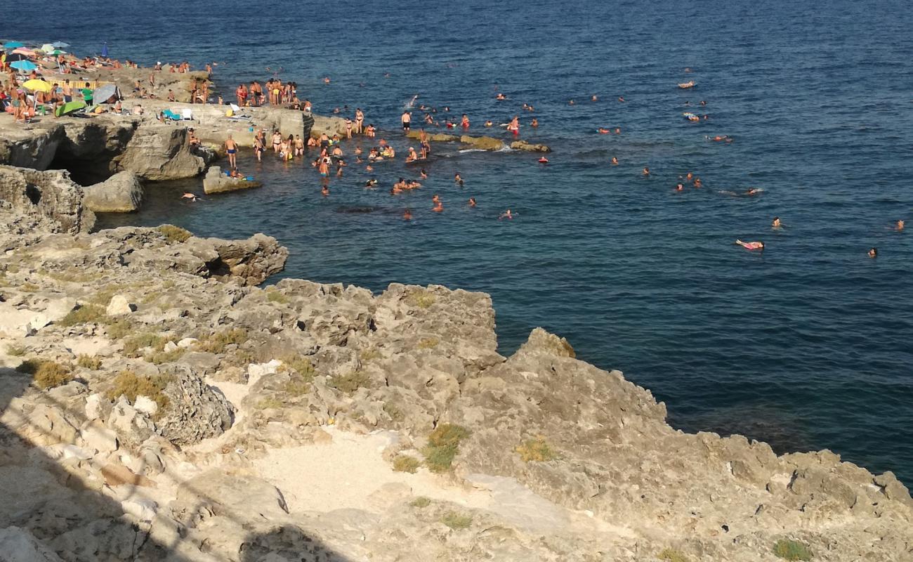 Photo de Spiaggia delle Agavi avec roches de surface