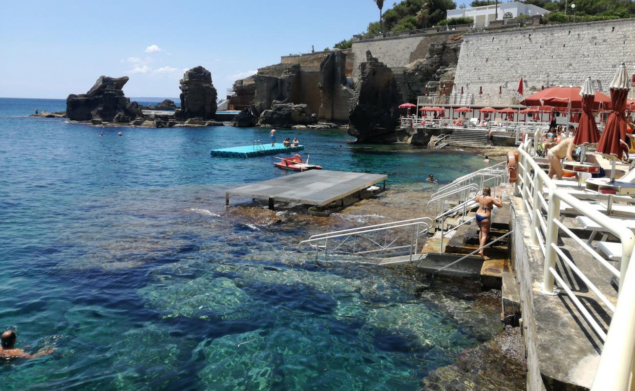 Photo de Bagno Marino Archi avec béton de surface