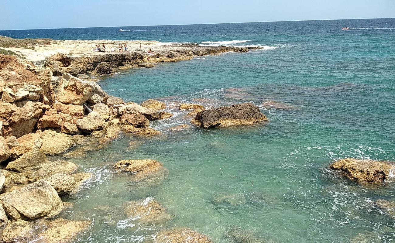 Photo de Cattapignula beach avec terrain rocheux de surface