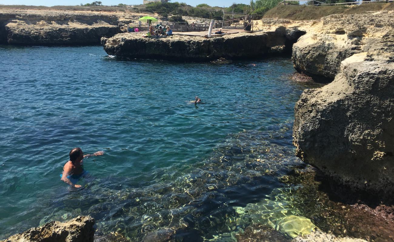 Photo de Cala di San Pietro avec roches de surface