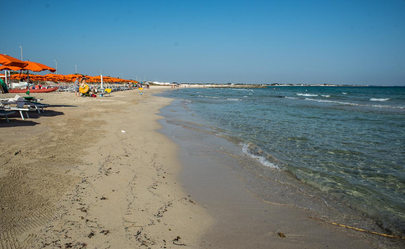 Photo de Maluha Bay avec sable fin et lumineux de surface