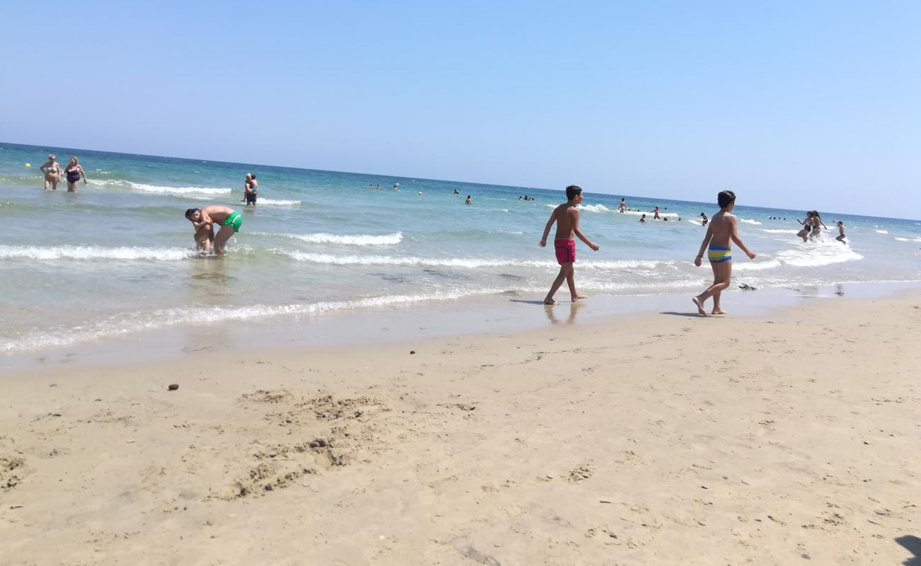 Photo de Casalabate beach avec sable lumineux de surface