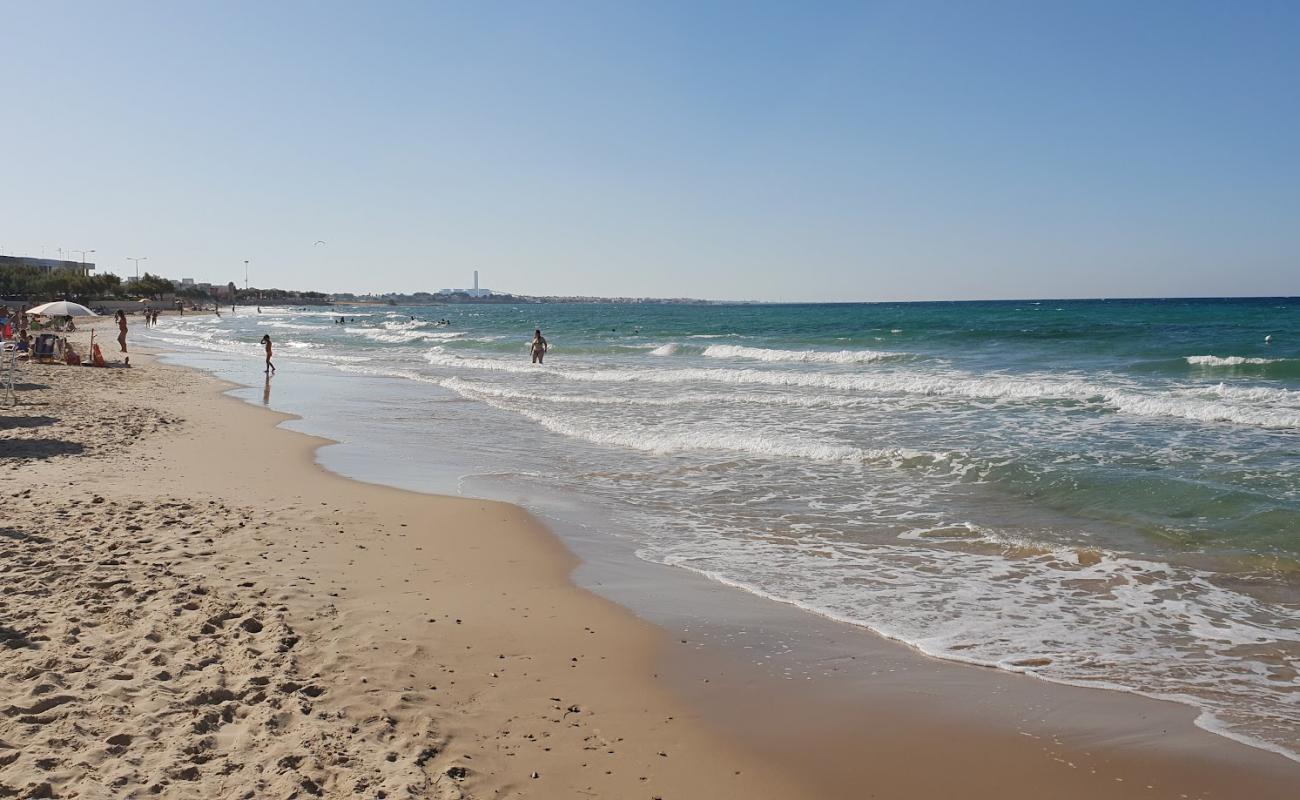 Photo de Benny beach avec sable fin et lumineux de surface