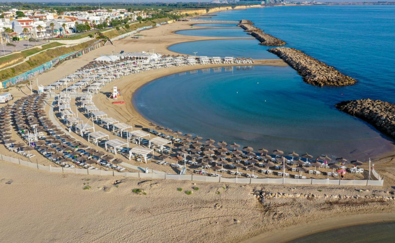 Photo de Spiaggia Campo di Mare avec sable beige fin de surface