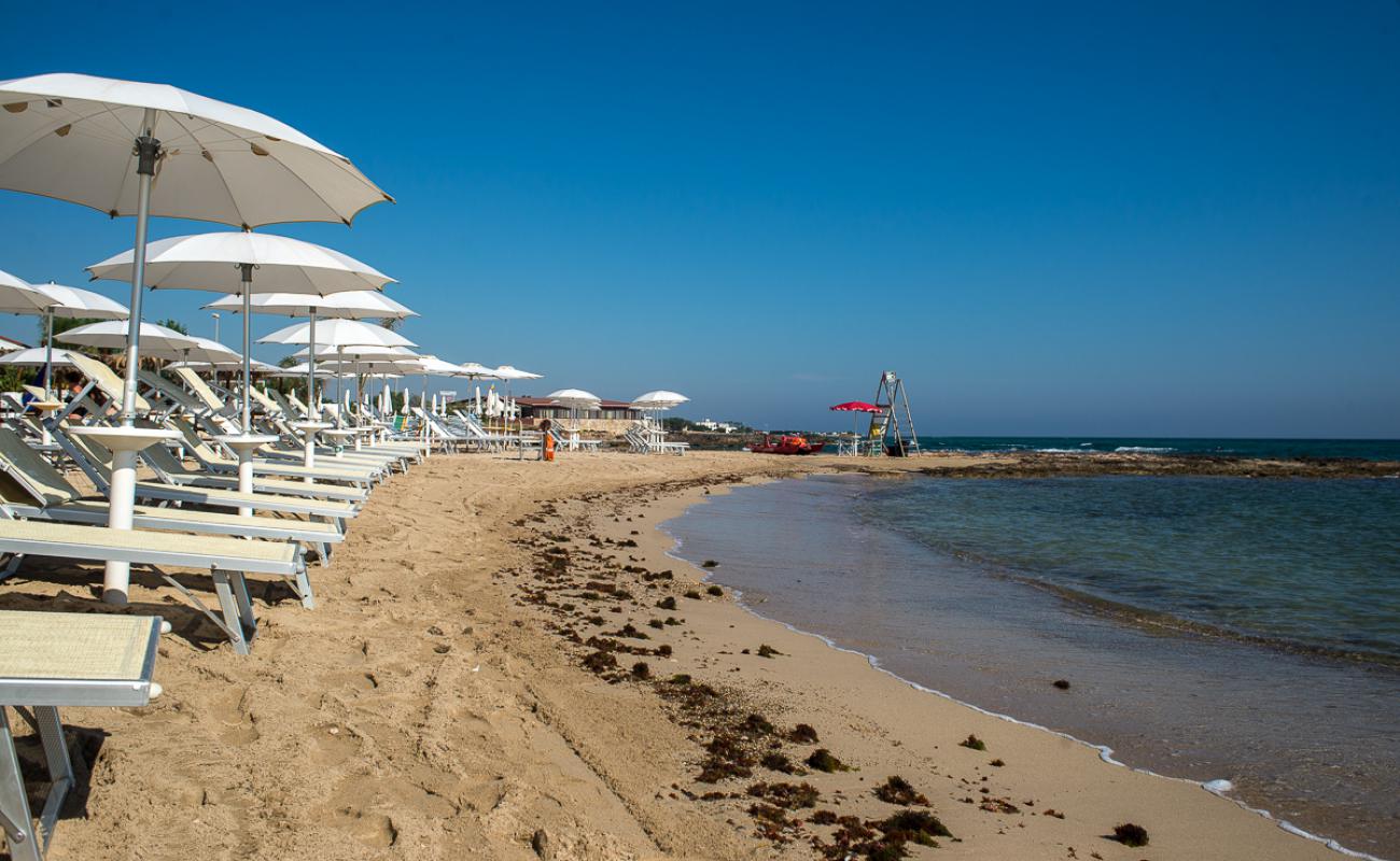 Photo de Lido Bianco beach avec sable beige de surface