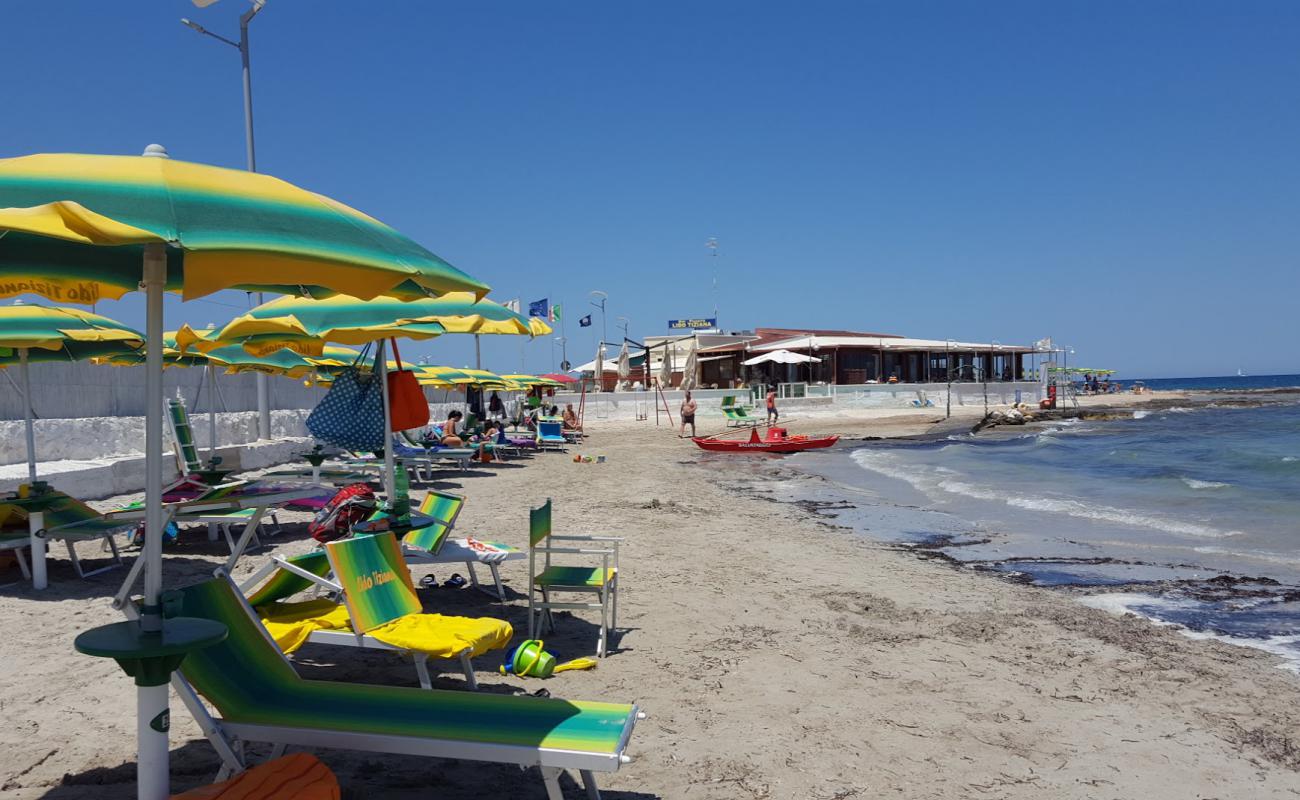 Photo de Spiaggia di Specchiolla avec sable beige & pierres de surface