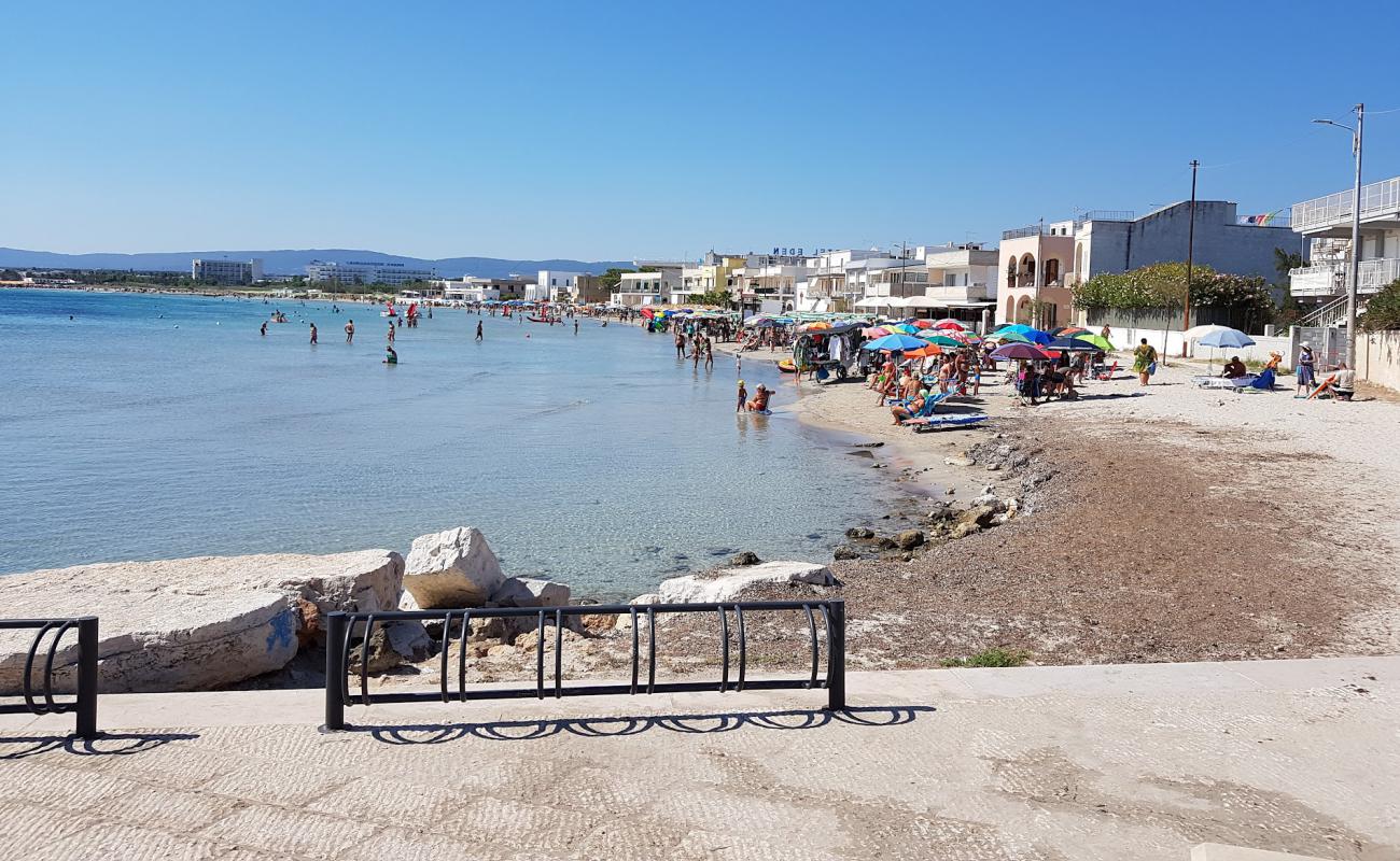 Photo de Spiaggia di Torre Canne avec sable beige de surface