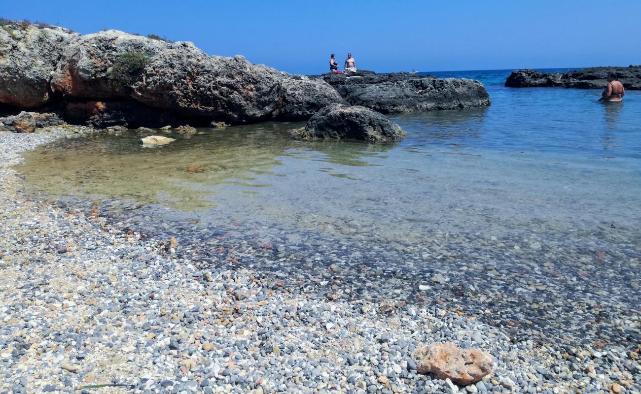 Photo de La Goletta beach avec sable gris avec caillou de surface