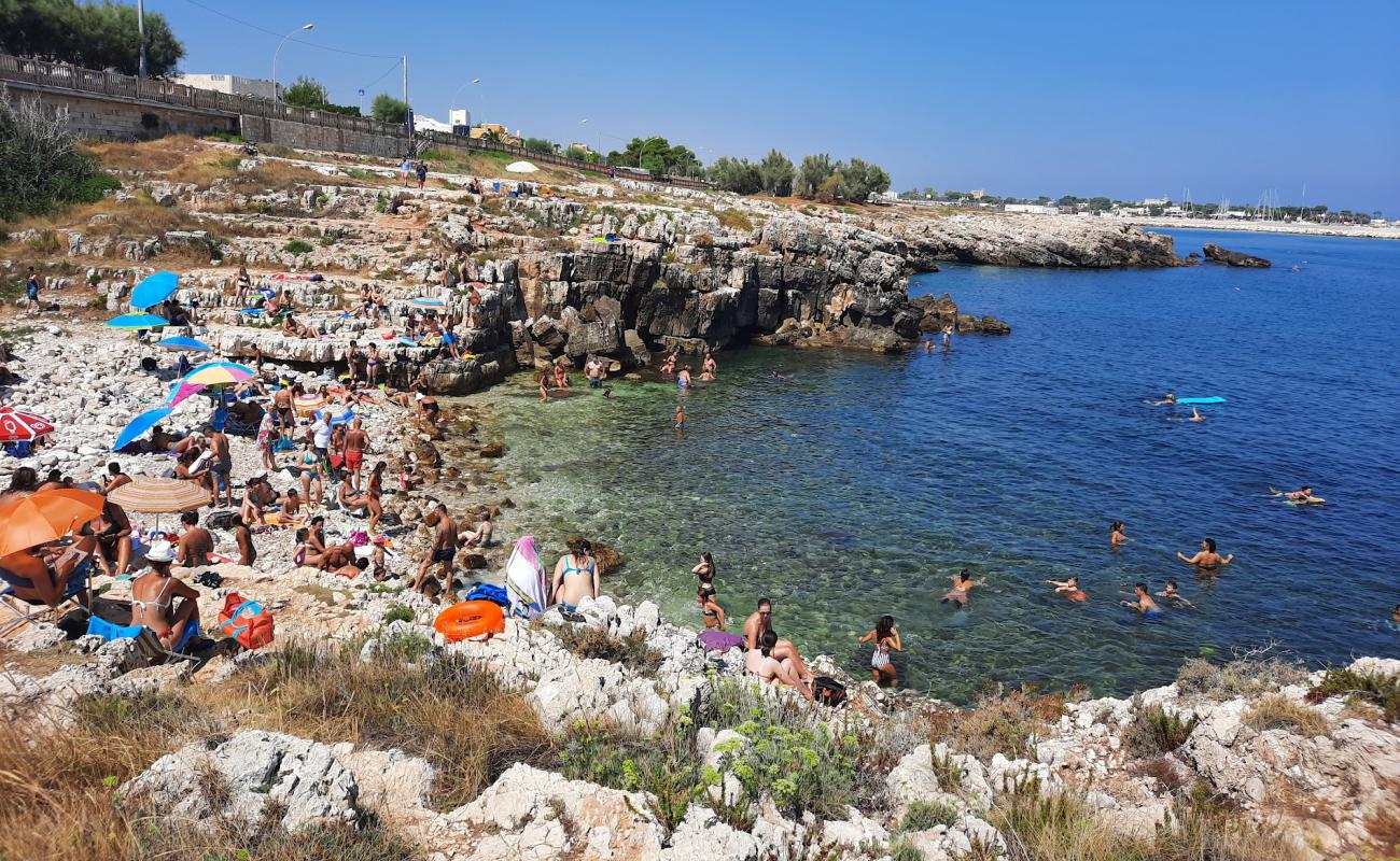 Photo de Ponte dei Lapilli beach avec roches de surface