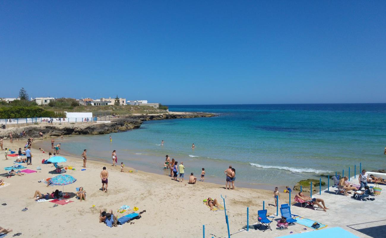 Photo de Lido Calarena - Cozze Beach avec sable beige de surface