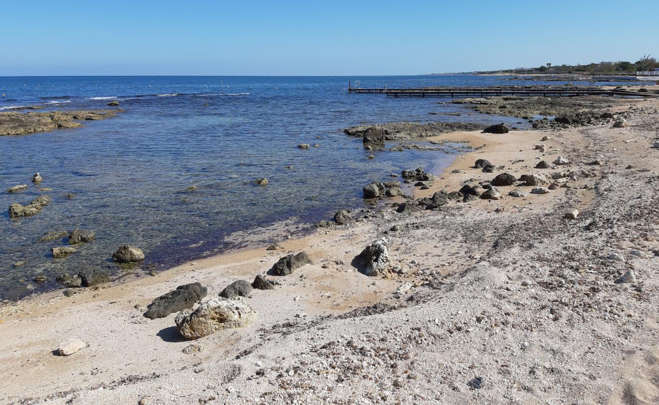 Photo de Fischietto Beach avec sable beige & pierres de surface
