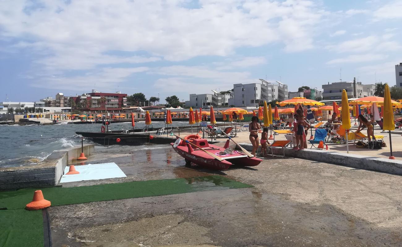 Photo de Lido Cala D'Oro beach avec surface béton pavée de surface