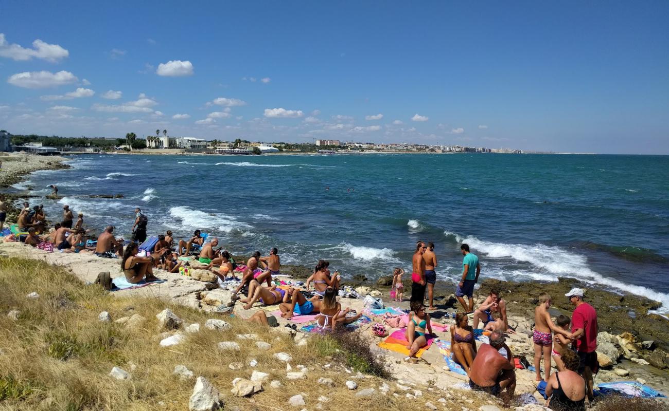 Photo de Terza Cala Beach avec terrain rocheux de surface