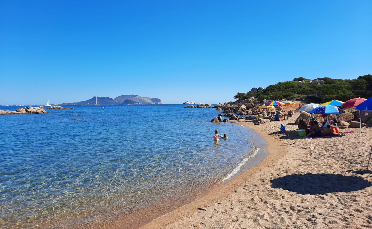 Photo de Plage de Poltu Manzu avec sable brun de surface