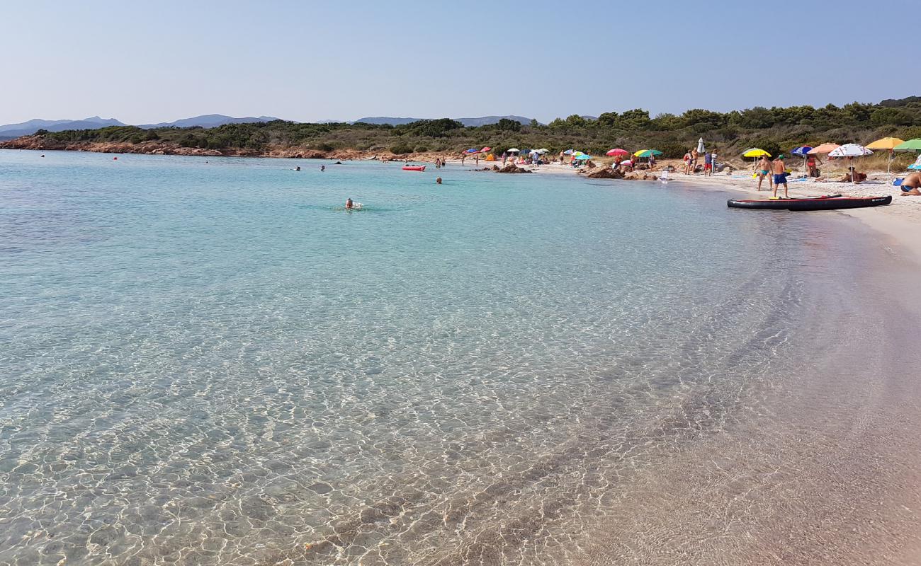 Photo de Spiaggia delle tre sorelle avec sable beige de surface