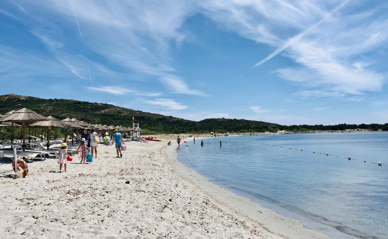 Photo de Spiaggia di Salinedda avec sable gris de surface
