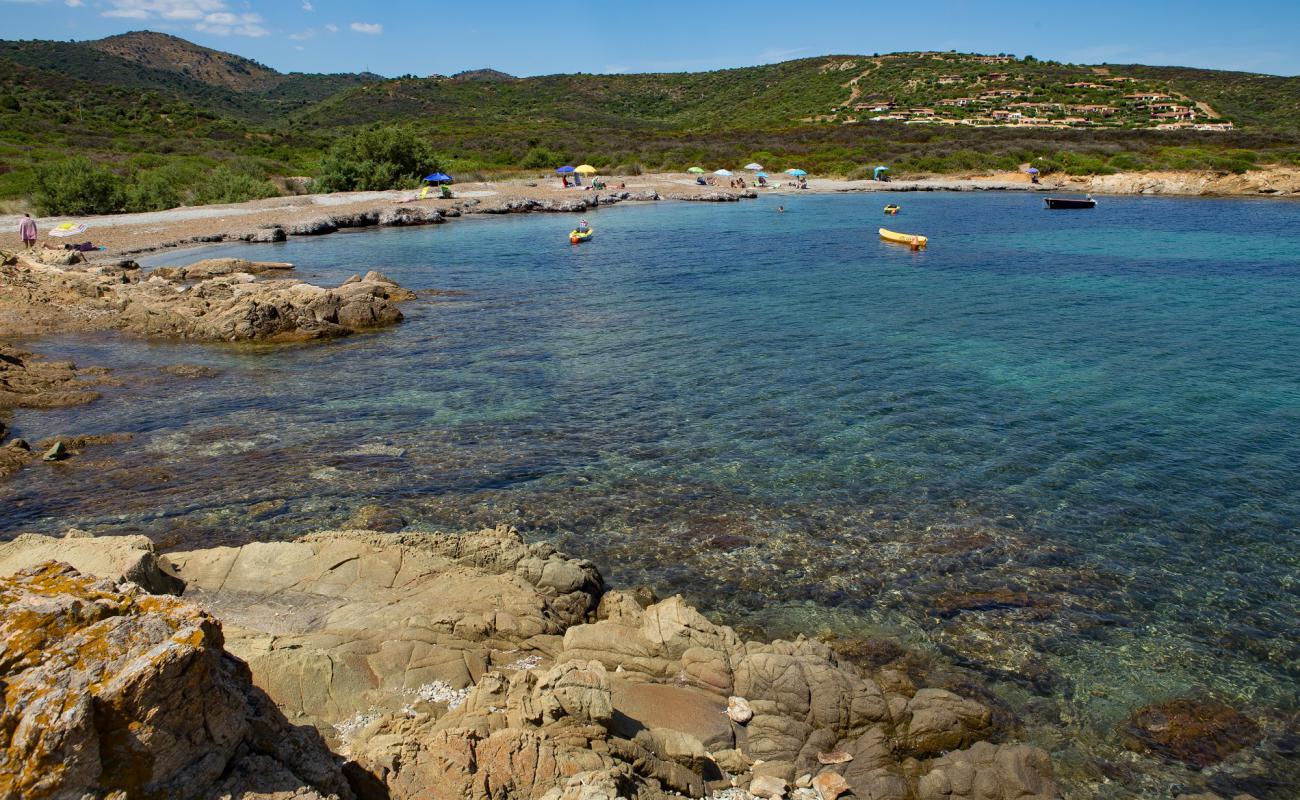 Photo de Li Marini beach avec sable clair avec caillou de surface