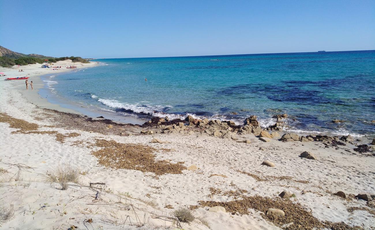 Photo de Plage de Biderrosa avec sable fin blanc de surface