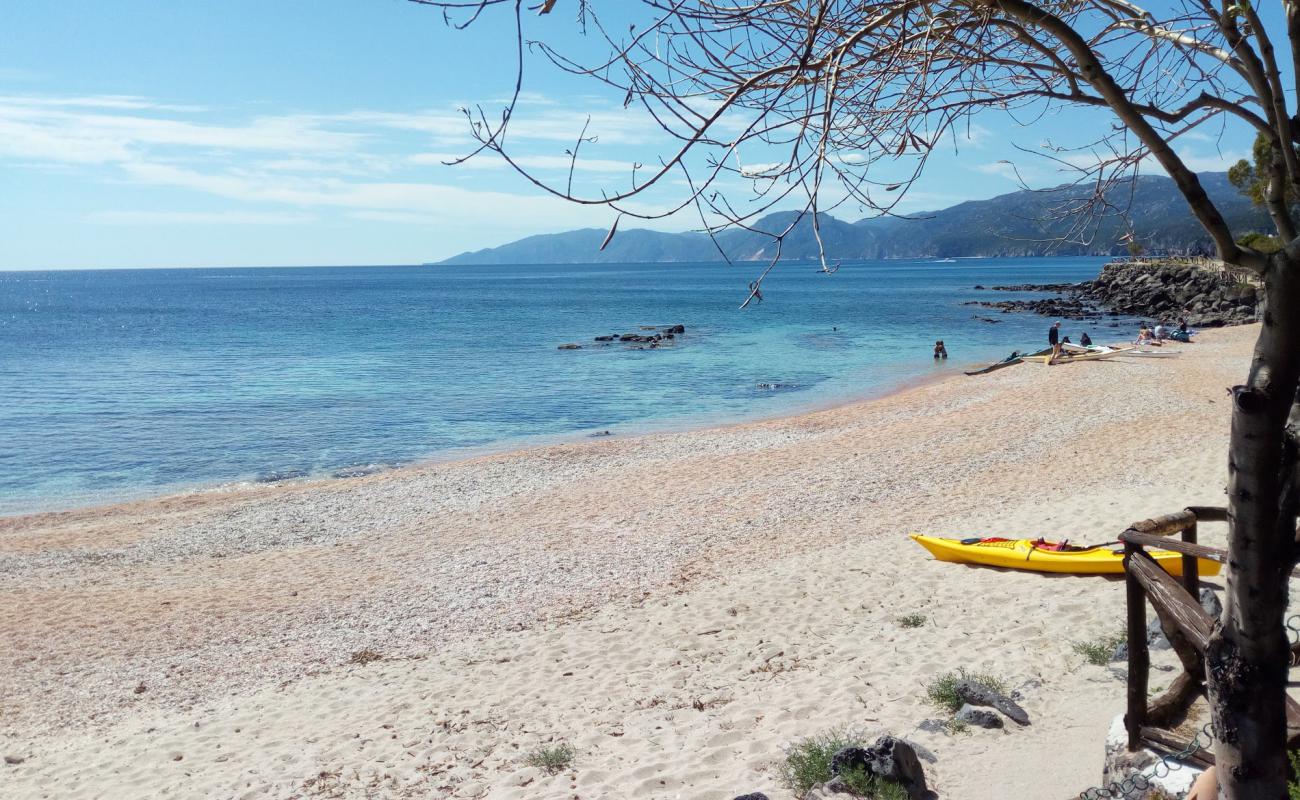 Photo de Cala Gonone II avec sable beige & galets de surface