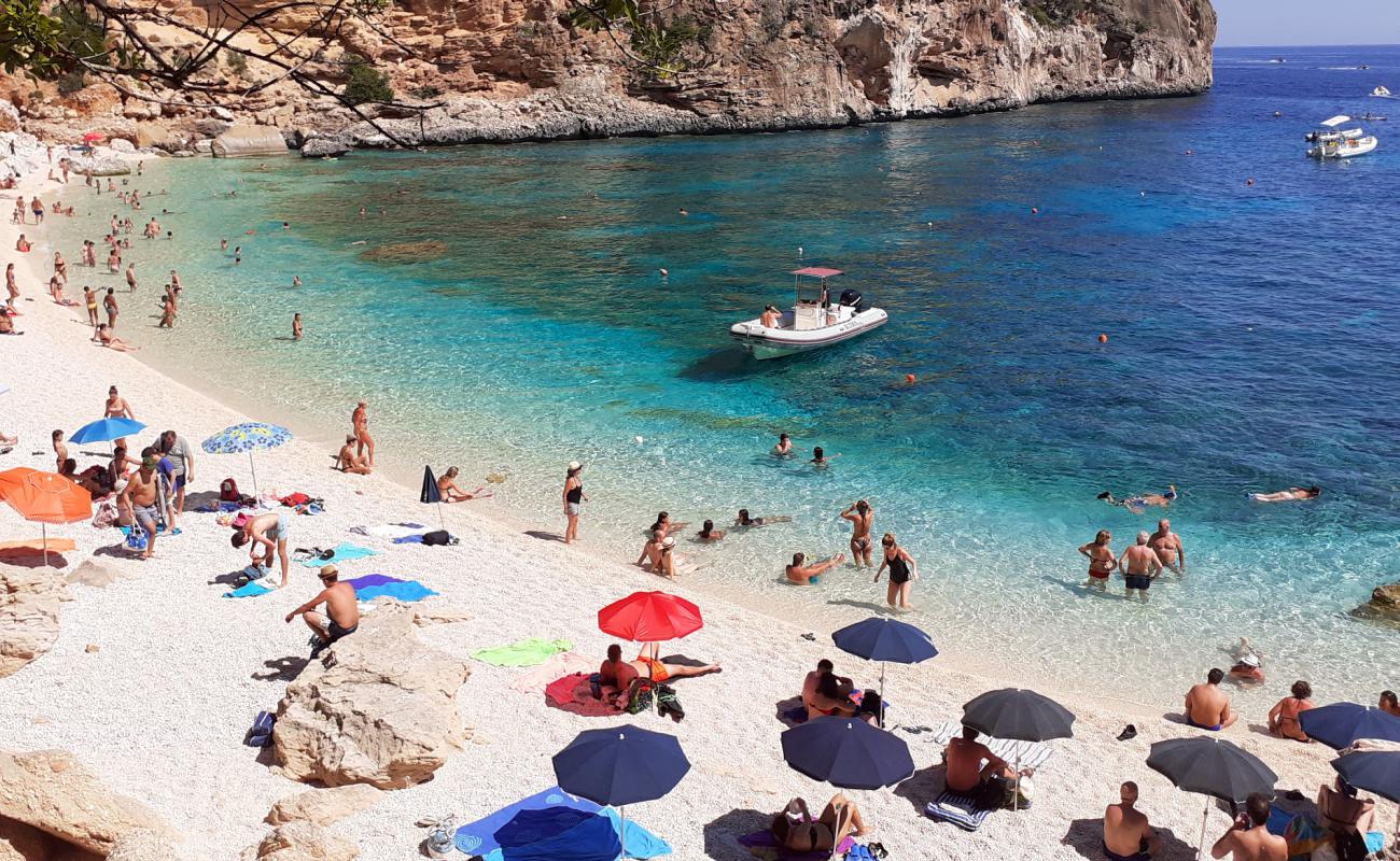 Photo de Spiaggia di Bilariccoro avec caillou fin blanc de surface