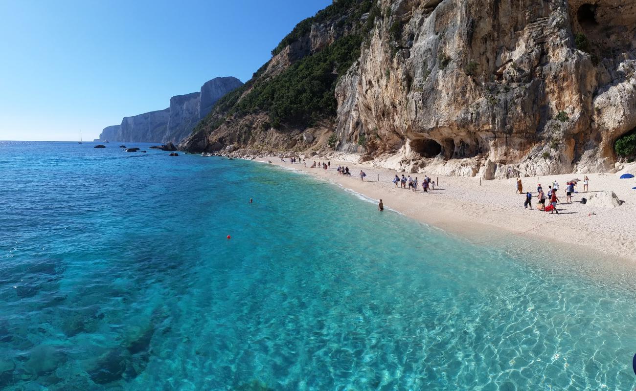 Photo de Spiaggia Dei Gabbiani avec caillou fin blanc de surface