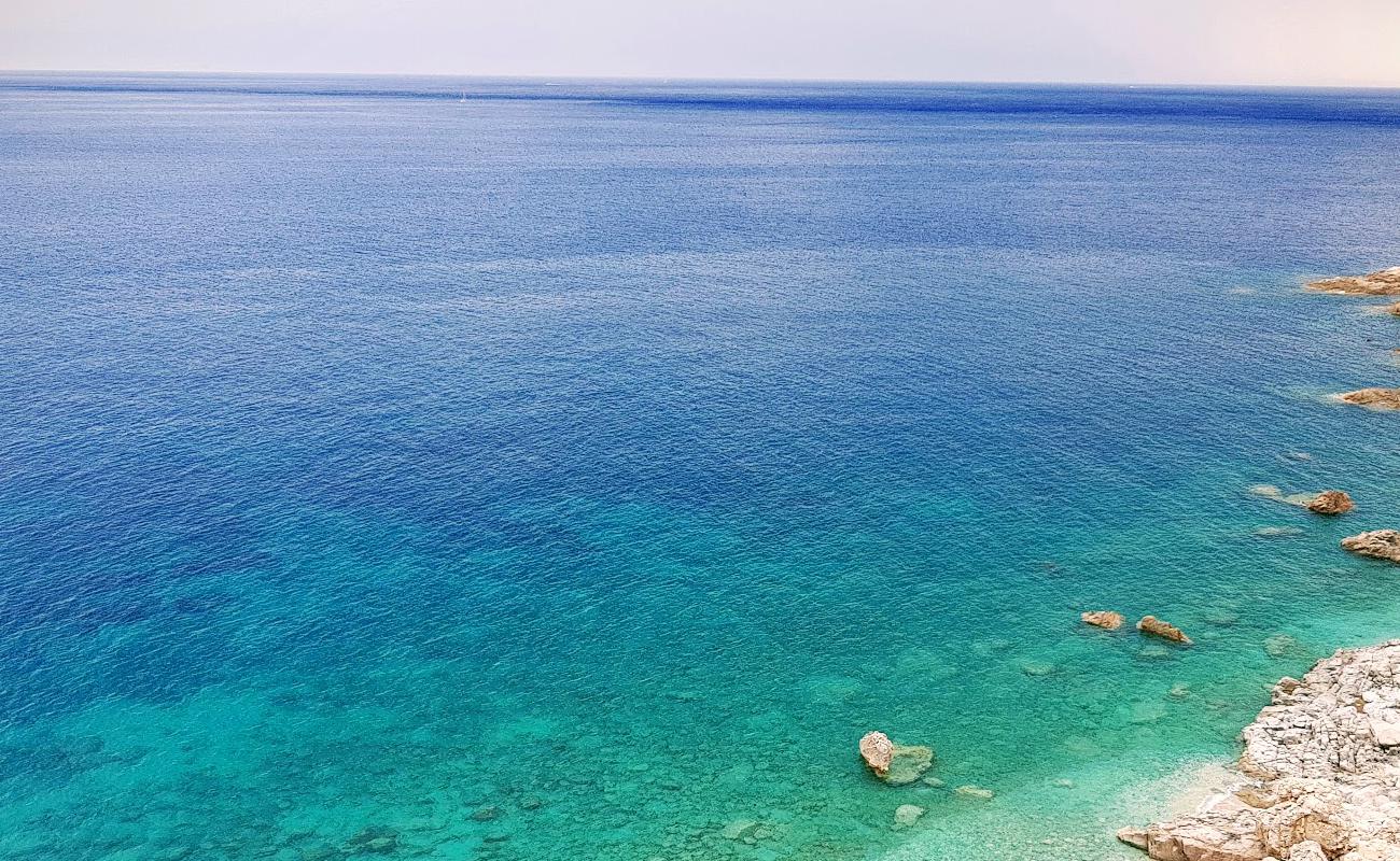 Photo de Cala Fenile avec caillou blanc de surface