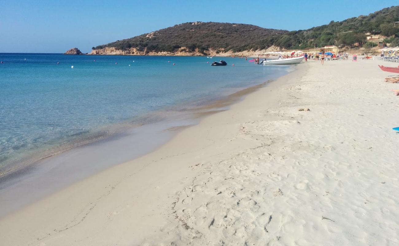 Photo de Spiaggia di Porto Tramatzu avec sable gris de surface