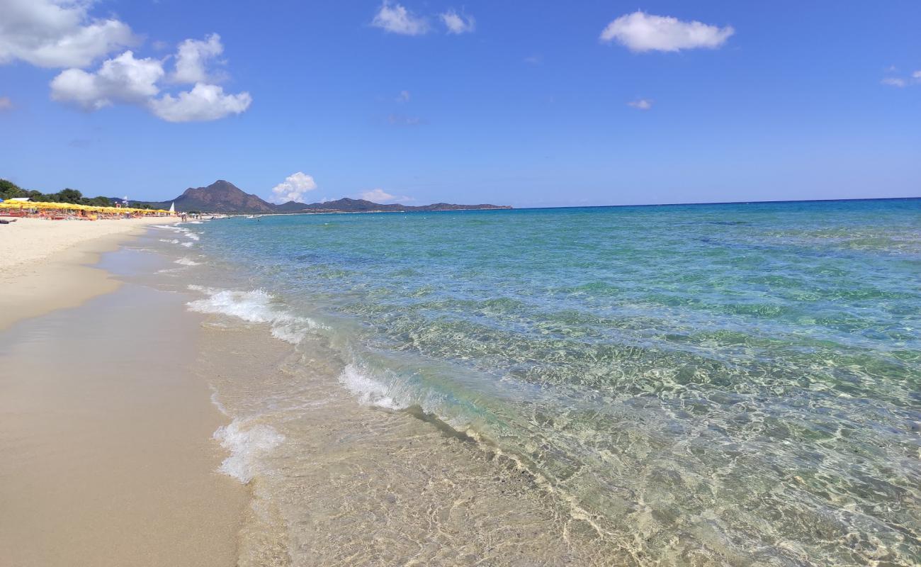 Photo de Plage de Costa Rei avec sable fin et lumineux de surface