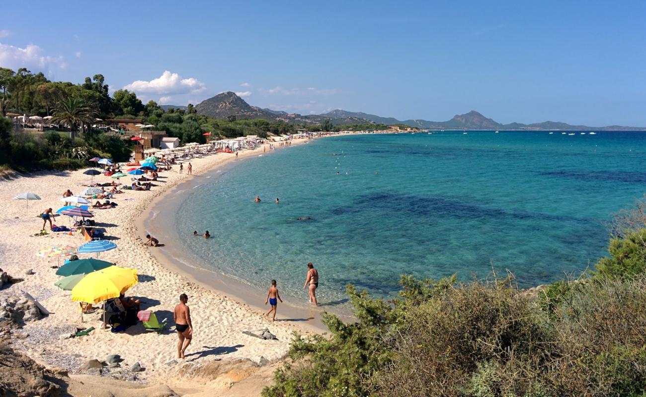 Photo de Plage de Santa Giusta avec sable beige fin de surface