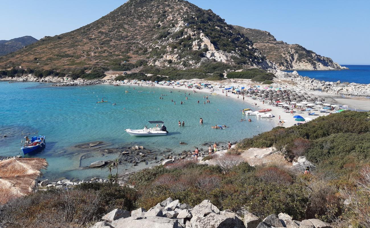 Photo de Plage de Punta Molentis avec sable blanc de surface