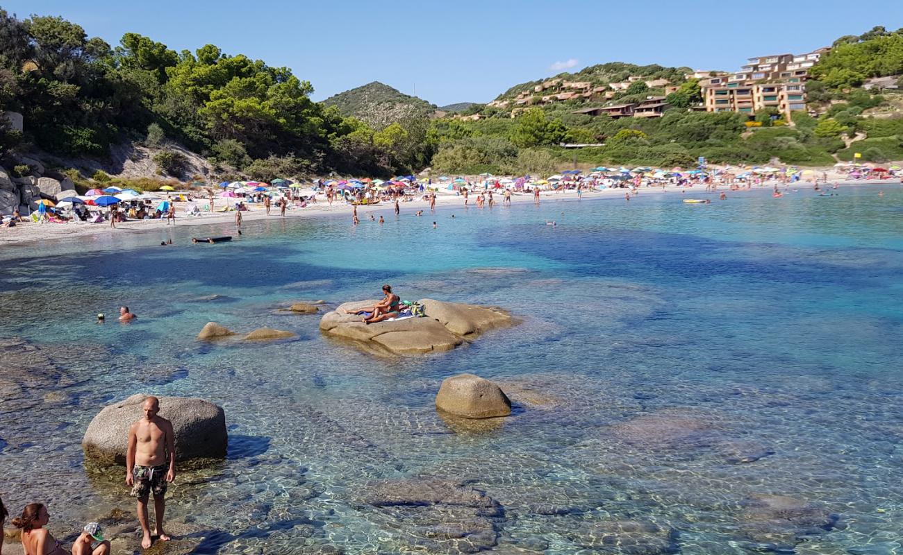 Photo de Plage de Simius avec sable lumineux de surface