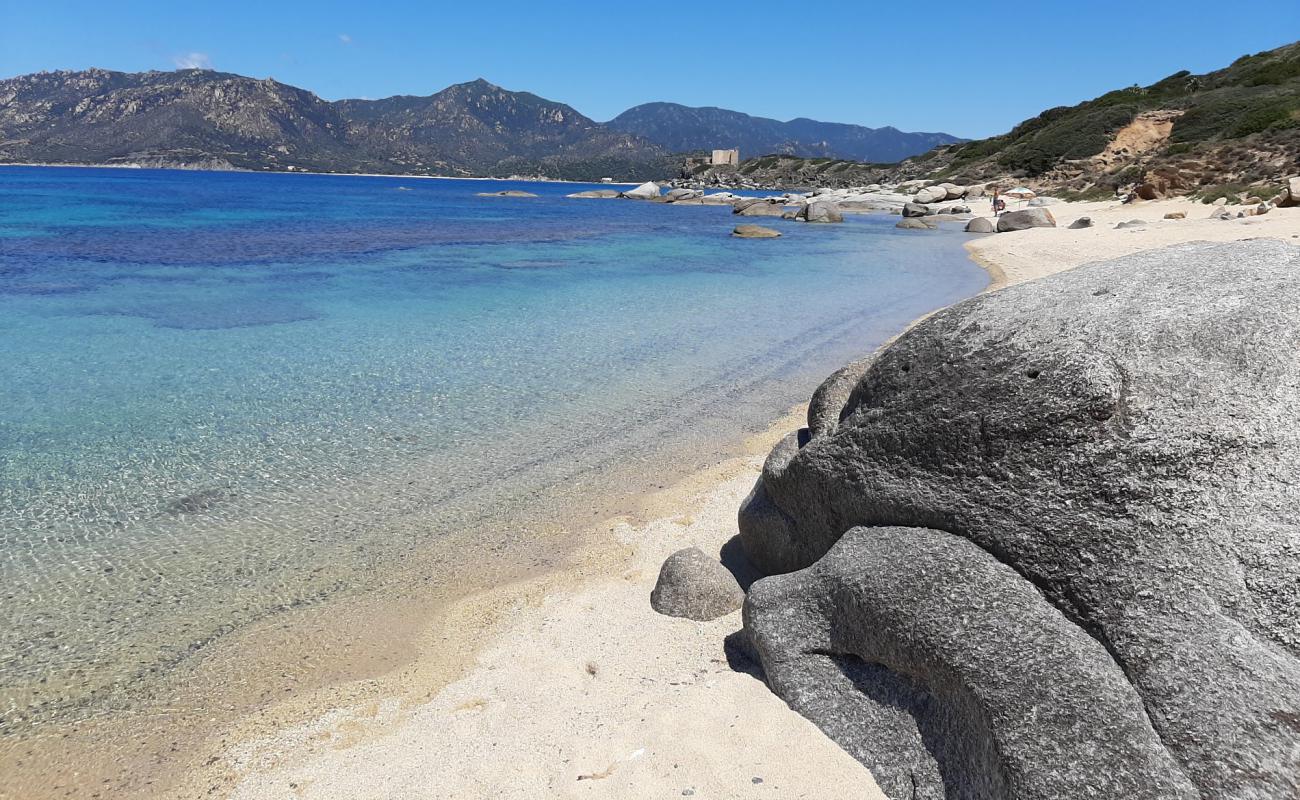 Photo de Plage de Santo Stefano avec sable lumineux de surface